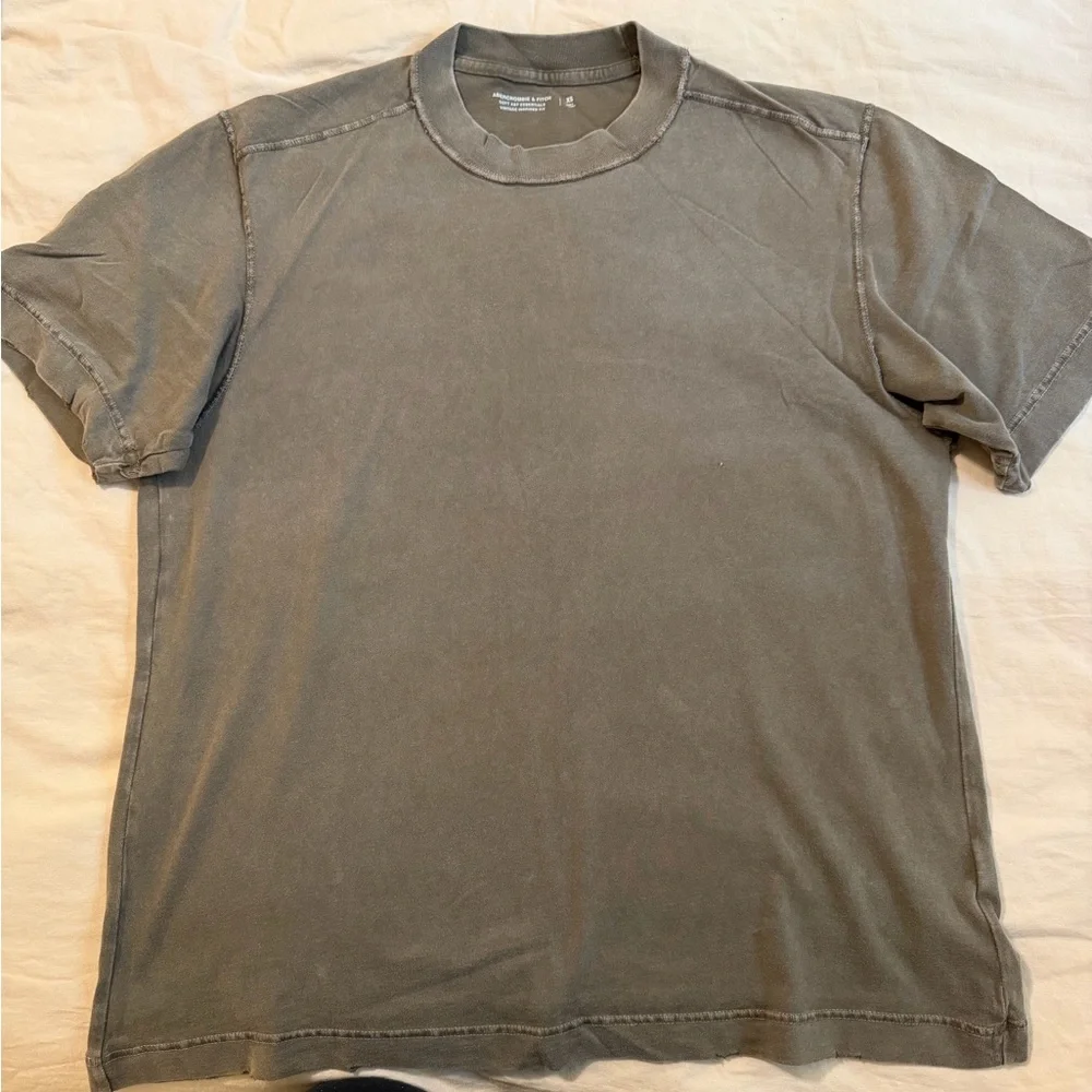 Abercrombie & Fitch Distressed Vintage-Inspired Tee. - Picture 3 of 6